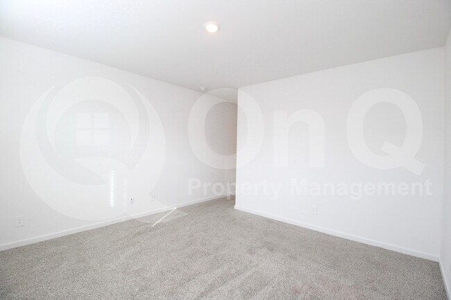 16017 W Hackamore Dr Sun City West, AZ 85387 photo 2