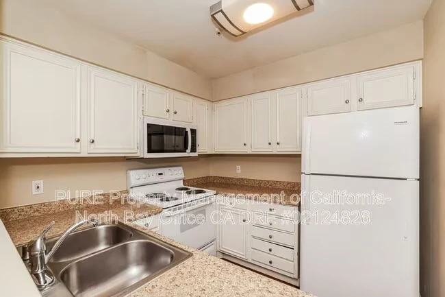 42 Redwood Ct Santa Rosa, CA 95409 photo 4