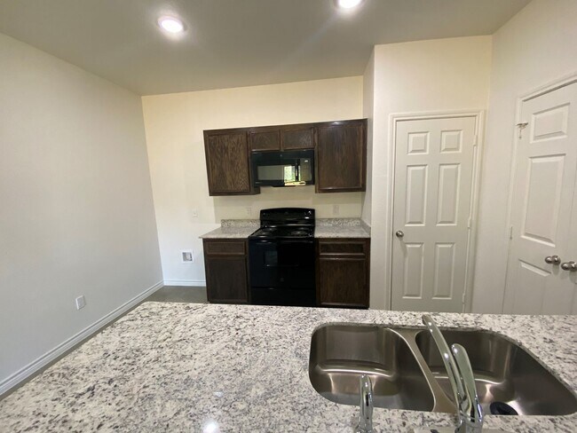 2302 Zanoletti Ct Temple, TX 76504 photo 4