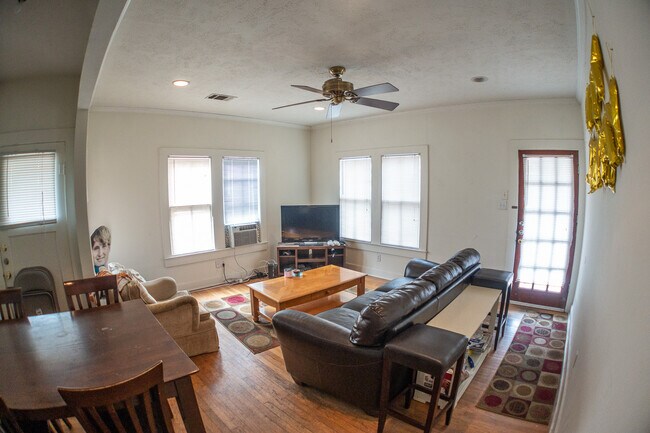 1903 David Street, Austin, TX 78705 photo 3