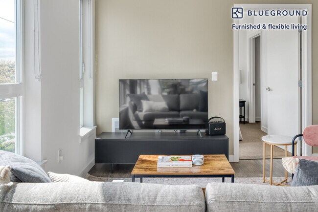 5555 14th Ave NW Seattle, WA 98107 photo 2