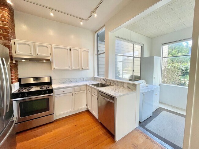 547 Buena Vista Avenue West, San Francisco, CA 94117 photo 2