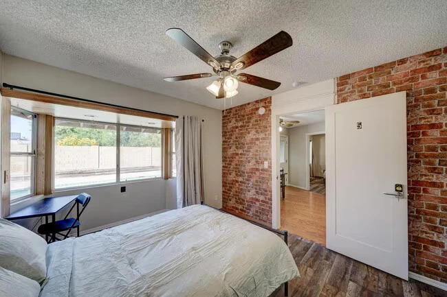 5124 W Harmont Dr Glendale, AZ 85302 photo 4