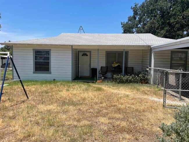 120 Live Oak Street, Azle, TX 76020 photo 2