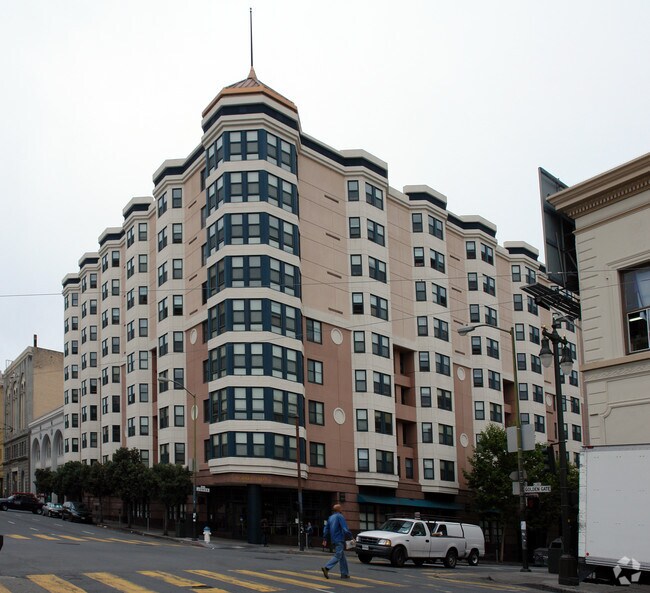 1BR/1BA Apartment on Jones Street · San Francisco photo 2