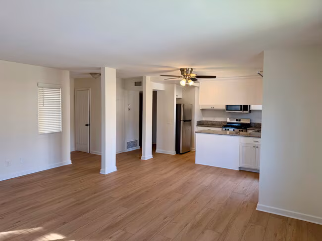 247 Alestar St Vista, CA 92084 photo 2