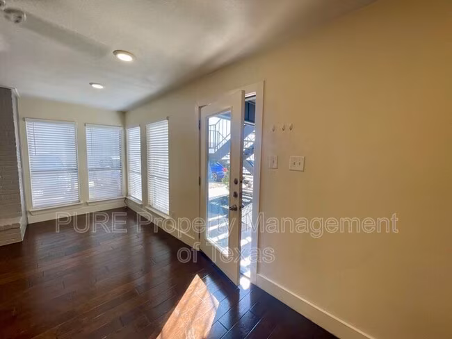 909 Reinli St Austin, TX 78751 photo 3