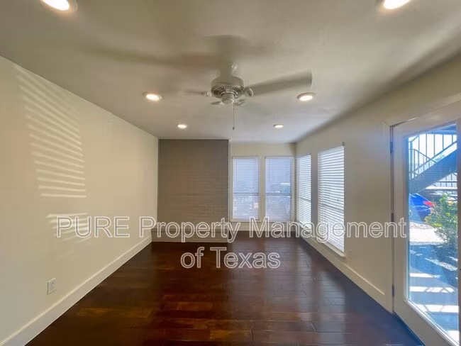 909 Reinli St Austin, TX 78751 photo 2