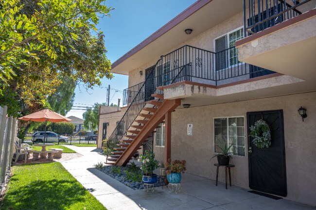 239 G St Chula Vista, CA 91910 photo 3