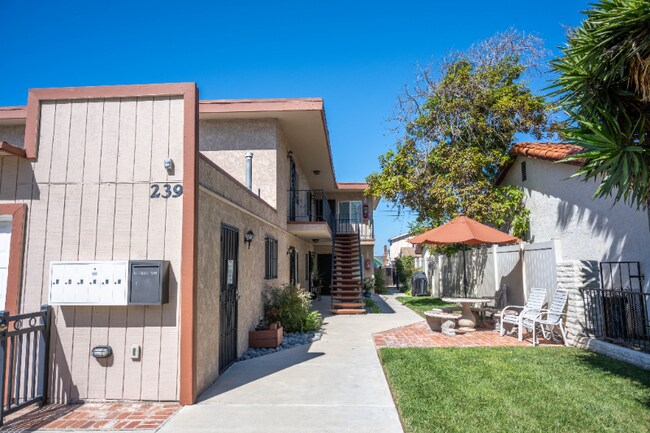 239 G St Chula Vista, CA 91910 photo 4
