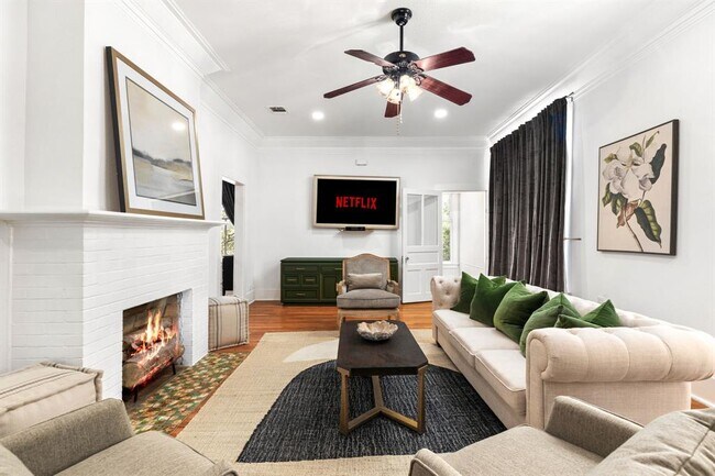 110 E Craig Pl San Antonio, TX 78212 photo 3