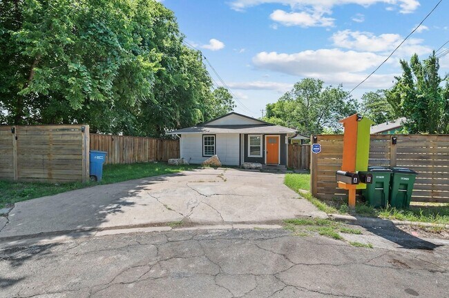 7617 Meador Ave Austin, TX 78752 photo 2