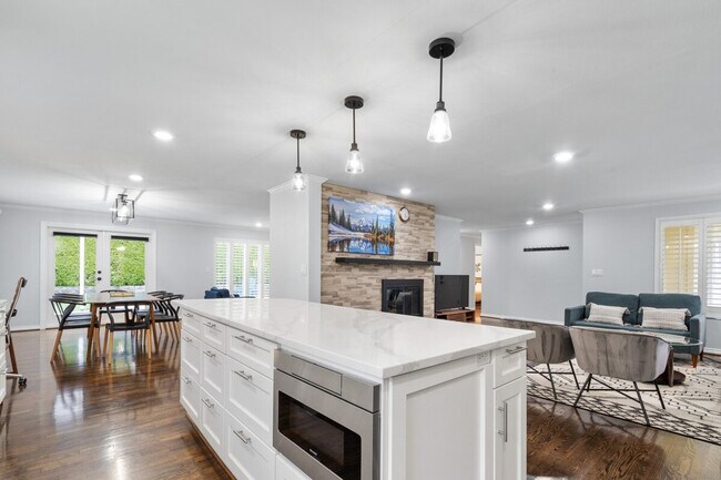 14813 NE 15th Pl Bellevue, WA 98007 photo 3