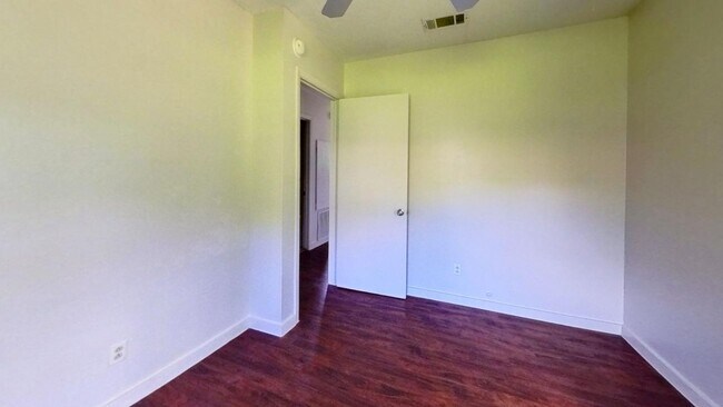 210 Jackman St San Marcos, TX 78666 photo 3