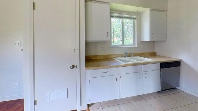 210 Jackman St San Marcos, TX 78666 photo 5