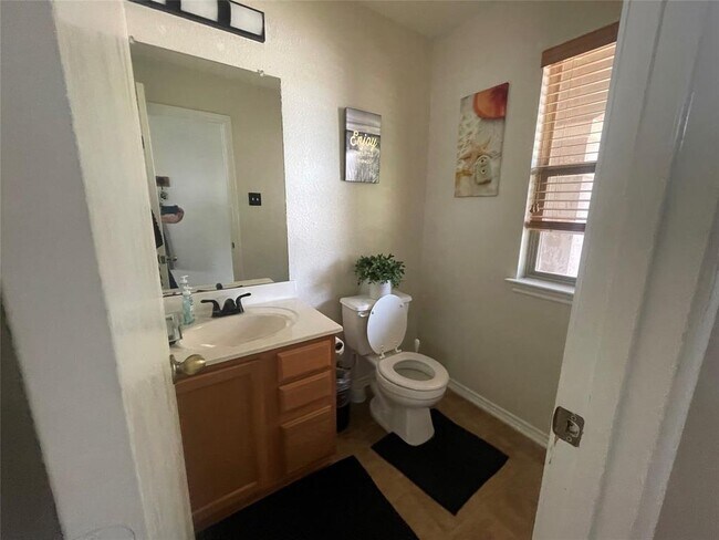 120 Clover Cove Kyle, TX 78640 photo 3