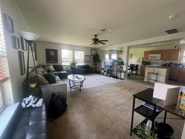 120 Clover Cove Kyle, TX 78640 photo 2