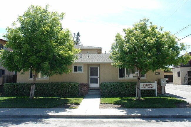 2256 Deborah Dr photo 5