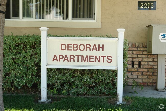 2256 Deborah Dr photo 4