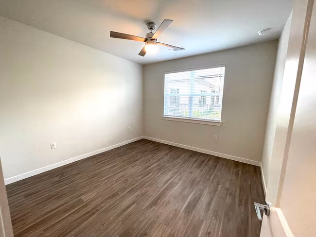 295 Co Rd 138 Hutto, TX 78634 photo 4