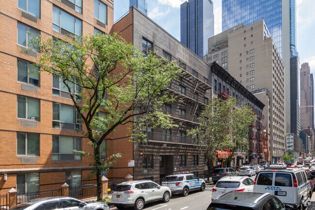 319 W 54th St New York, NY 10019 photo 2