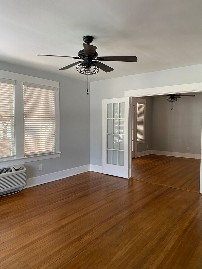 318 E Park Ave San Antonio, TX 78212 photo 2