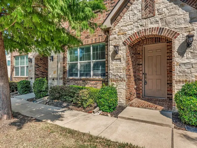 2518 Plumas Dr Lewisville, TX 75067 photo 2