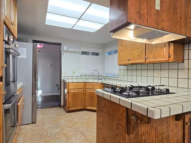 2795 Fountain Oaks Dr Morgan Hill, CA 95037 photo 2