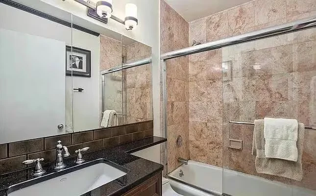 171 E 84th St New York, NY 10028 photo 2