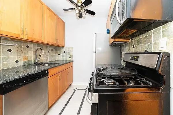 171 E 84th St New York, NY 10028 photo 5