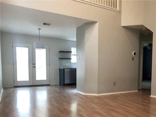 7521 Peabody Dr Austin, TX 78729 photo 4