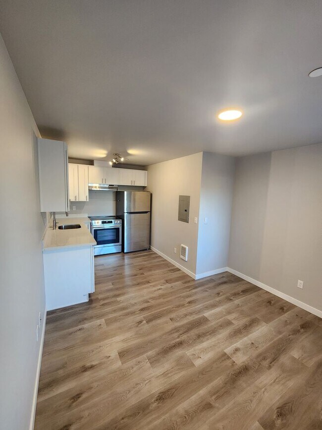 7626 Pacific Ave Tacoma, WA 98408 photo 2