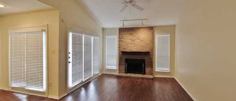 2115 St Michaels Dr Arlington, TX 76011 photo 2