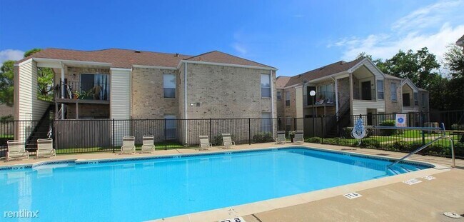 1111 W Main St League City, TX 77573 photo 4