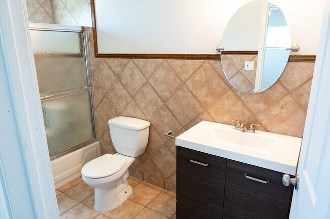 2801 Carrolton photo 3