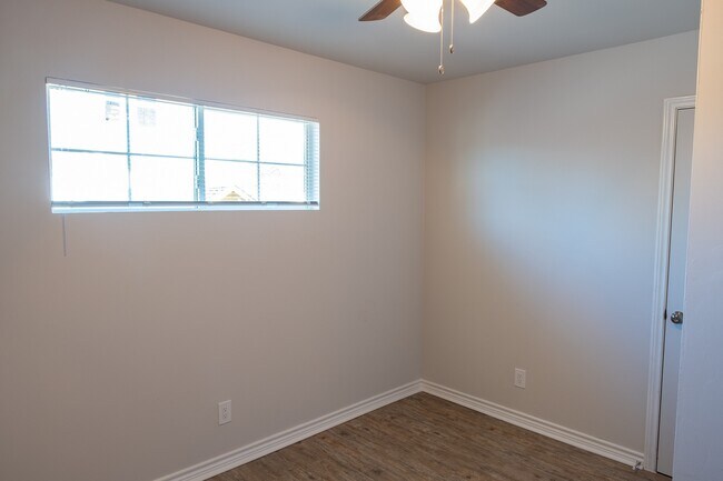 2801 Carrolton photo 2