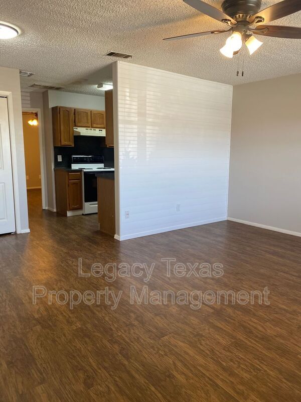 1409 W Kilpatrick St Cleburne, TX 76033 photo 3