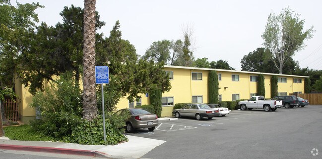 Pleasant Hill Gardens Apartment