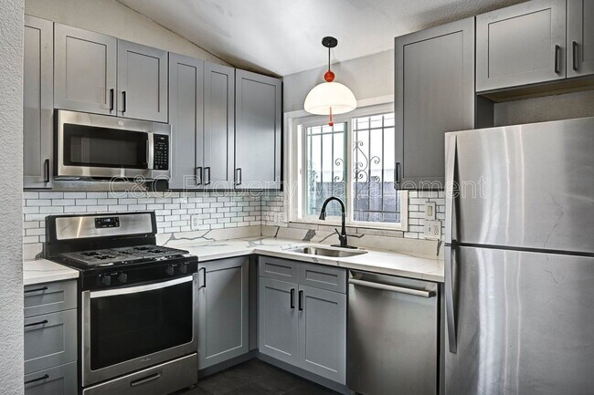 1783 11th St Oakland, CA 94607 photo 5