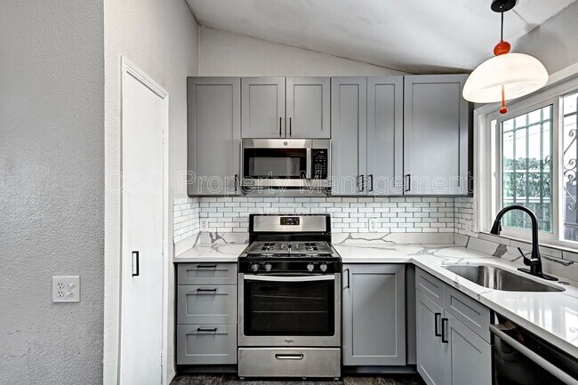1783 11th St Oakland, CA 94607 photo 3