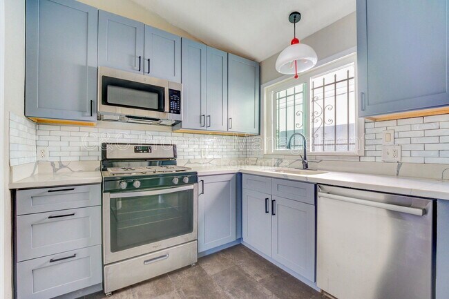 1783 11th St Oakland, CA 94607 photo 4