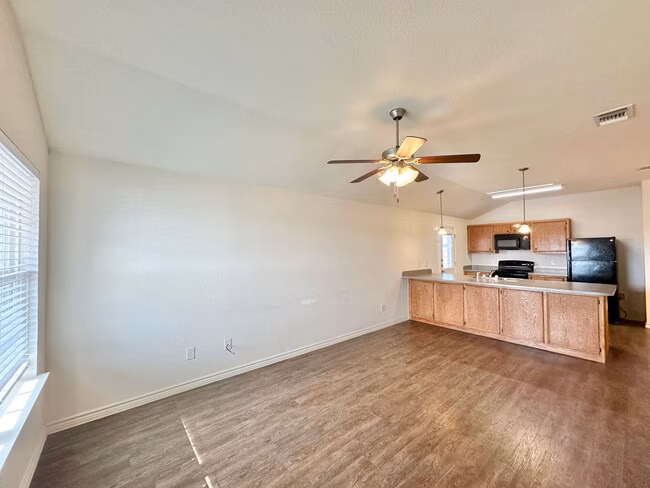 913 Lasso Dr Killeen, TX 76543 photo 3