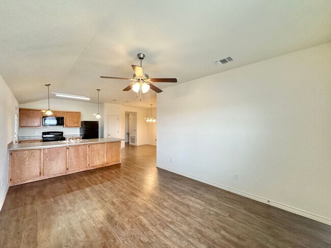 913 Lasso Dr Killeen, TX 76543 photo 2