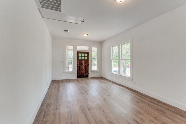 417 Paschal St San Antonio, TX 78212 photo 3