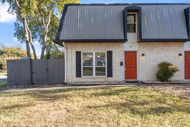 1703 Coronado Hills Dr Austin, TX 78752 photo 2