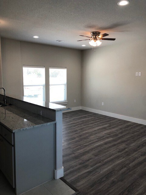 1121 Bernard St Denton, TX 76201 photo 3