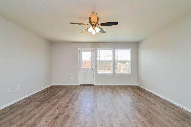 1412 Vernon Drive, Providence Village, TX 76227 photo 4