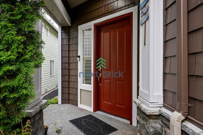 4 Beds 2.5 Baths Single photo 2