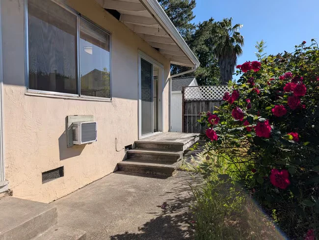 411 S E St Santa Rosa, CA 95404 photo 5
