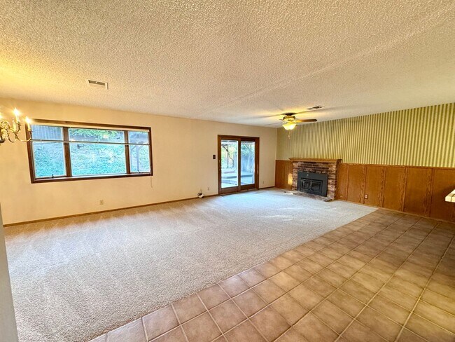 Super Cute Ranch Style 3 Bedroom 2 Bath in Concord Hills photo 4